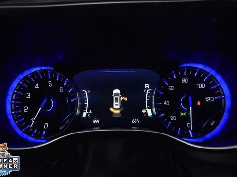 Certified 2024 Chrysler Pacifica Touring-L FWD image 28
