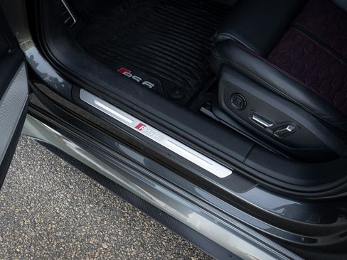 Certified 2024 Audi RS 6 performance AWD/4WD image 38