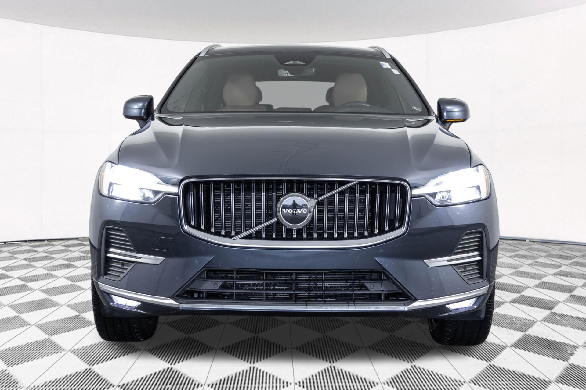 Used 2022 Volvo XC60 B5 Inscription w/ Protection Package Premier FWD image 12