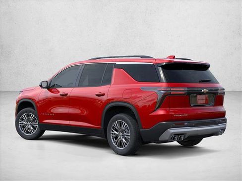 Used 2026 Chevrolet Traverse LT FWD image 4