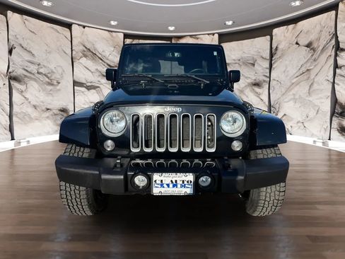 Used 2018 Jeep Wrangler Unlimited Sahara w/ Connectivity Group image 8