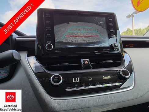 Certified 2022 Toyota Corolla LE image 32