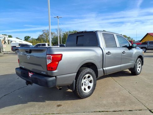 Used 2017 Nissan Titan S image 2