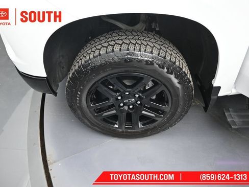 Used 2025 Chevrolet Silverado 1500 LT Trail Boss w/ Convenience Package II AWD/4WD image 35