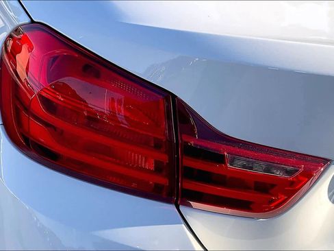 Used 2017 BMW M4 Convertible image 31