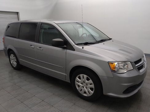 Used 2017 Dodge Grand Caravan SE w/ Power Window Group FWD image 11