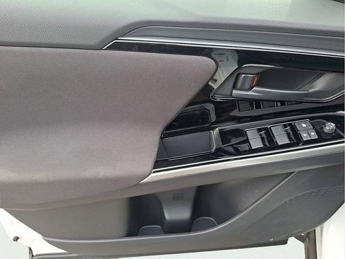 Certified 2024 Subaru Solterra Premium image 13