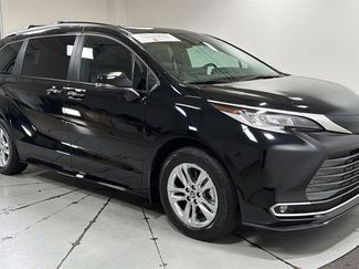 Certified 2025 Toyota Sienna Limited video 3