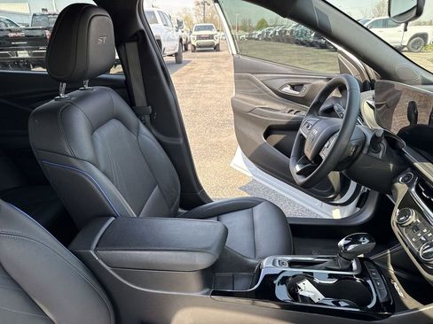 Certified 2025 Buick Envista Sport Touring w/ Convenience II Package image 13