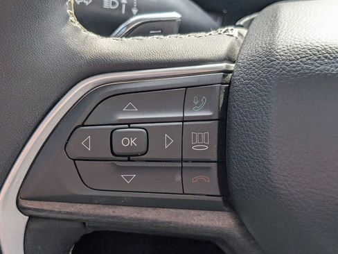 Used 2023 Jeep Grand Cherokee Limited w/ Luxury Tech Group II image 24