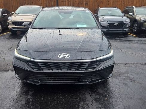 Certified 2025 Hyundai Elantra SE FWD image 11