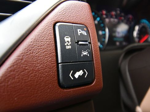 Used 2018 Chevrolet Suburban Premier AWD/4WD image 22