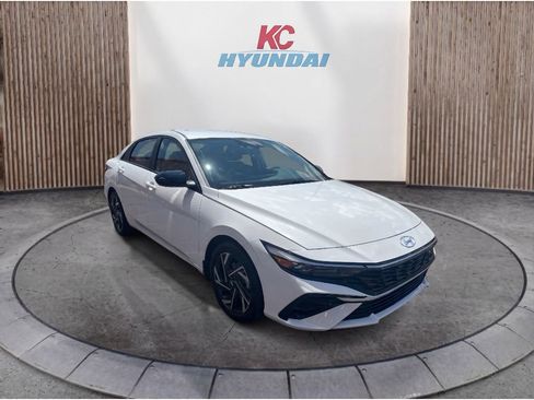 New 2025 Hyundai Elantra Sport image 7