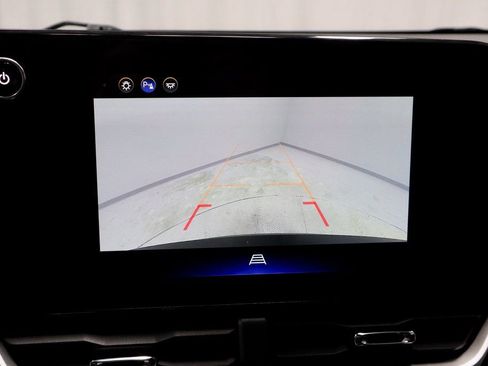 Used 2025 Chevrolet Equinox LT image 2