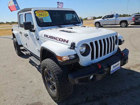 Used 2023 Jeep Gladiator Rubicon w/ Cold Weather Group AWD/4WD image 11