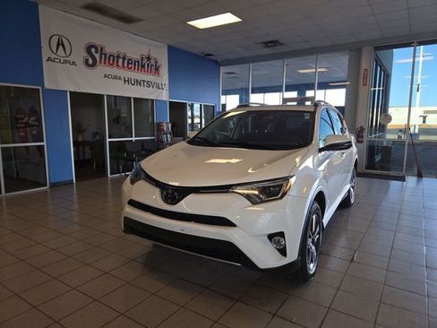 Used 2018 Toyota RAV4 XLE image 1