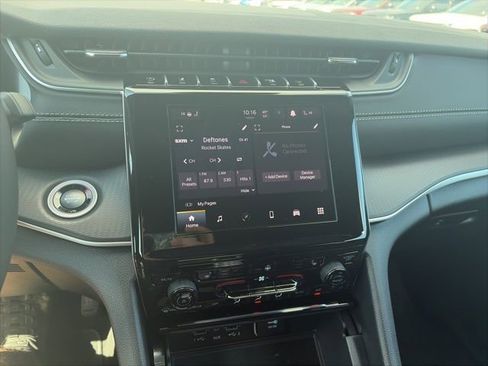 New 2025 Jeep Grand Cherokee Altitude image 14