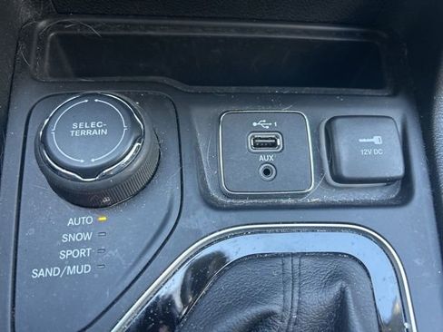 Used 2023 Jeep Cherokee Altitude Lux AWD/4WD image 22