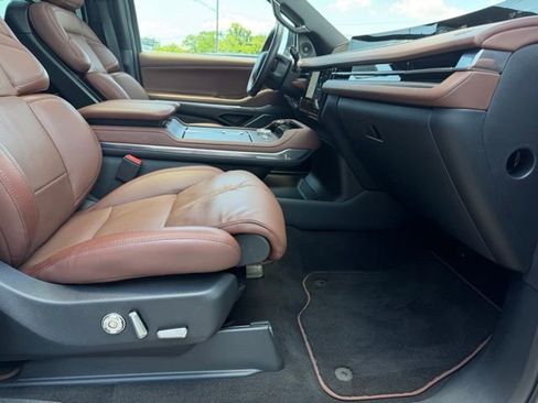 Used 2025 Lincoln Navigator Reserve AWD/4WD image 18