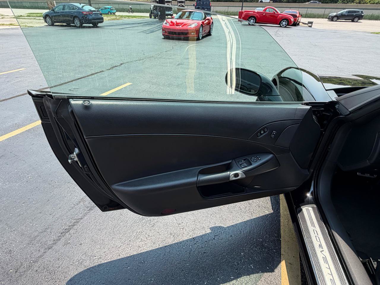 Used 2008 Chevrolet Corvette Convertible w/ Preferred Equipment Group RWD image 13