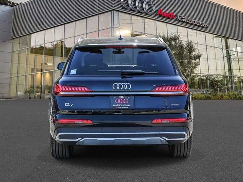 Used 2023 Audi Q7 Premium w/ Convenience Package image 3