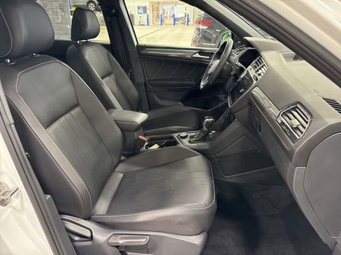 Certified 2022 Volkswagen Tiguan SE R-Line image 23