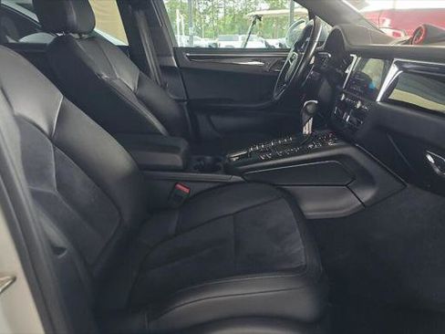 Used 2019 Porsche Macan AWD/4WD image 18