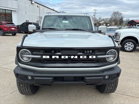 New 2026 Ford Bronco Outer Banks w/ Sasquatch Package image 11