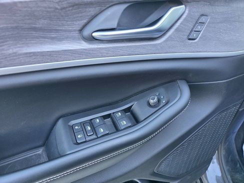 Used 2023 Jeep Grand Cherokee L Limited w/ Luxury Tech Group II AWD/4WD image 8