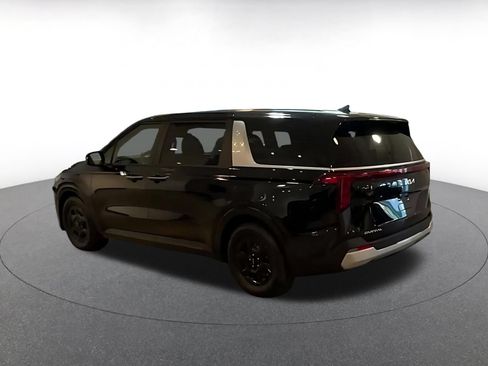 Used 2026 Kia Carnival FWD image 8