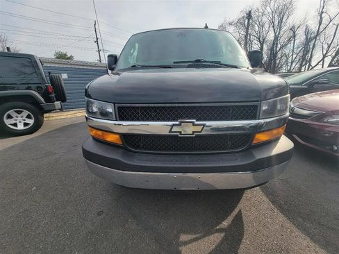 Used 2018 Chevrolet Express 2500 w/ Driver Convenience Package image 8