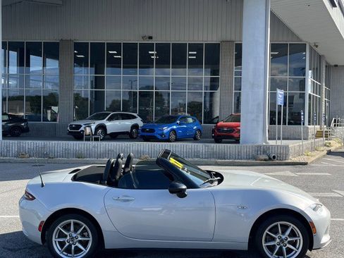 Used 2017 MAZDA MX-5 Miata Sport image 9