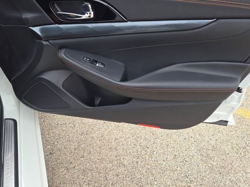 Used 2023 Nissan Maxima SR w/ Sport Mat Group FWD image 5