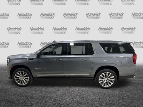 Used 2022 GMC Yukon XL Denali w/ Denali Premium Package AWD/4WD image 7
