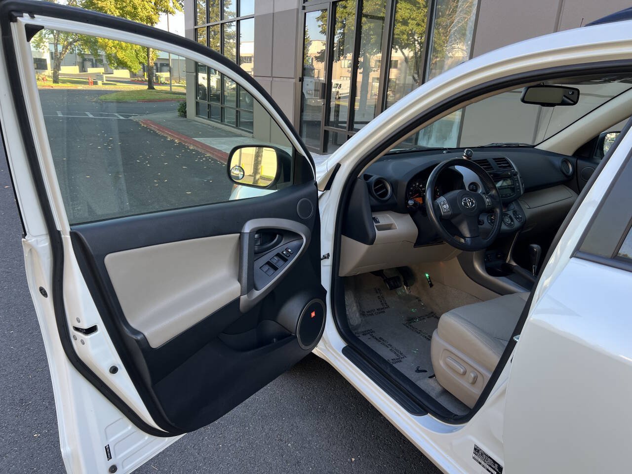 Used 2008 Toyota RAV4 Limited AWD/4WD image 9