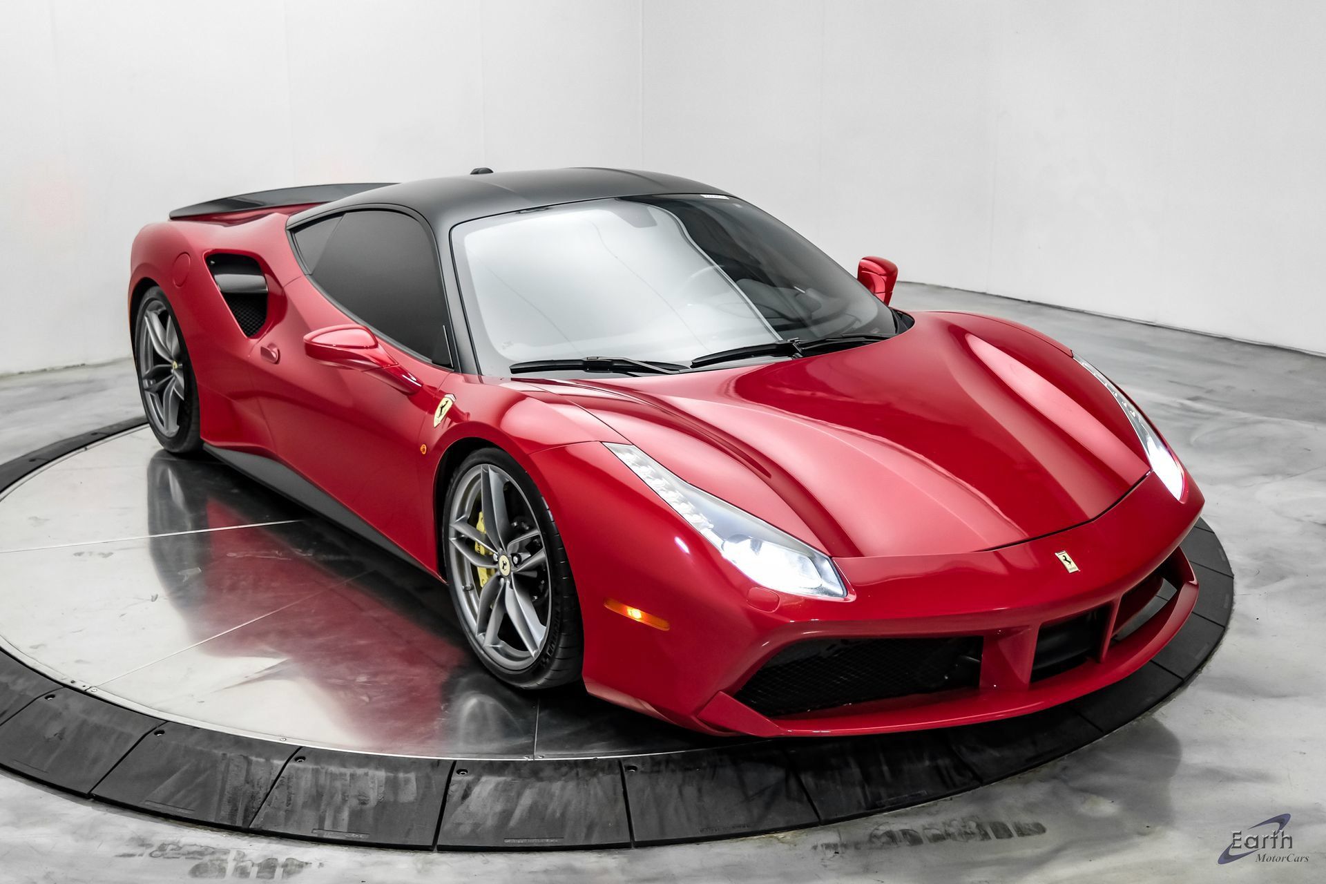 Used 2017 Ferrari 488 GTB RWD image 31