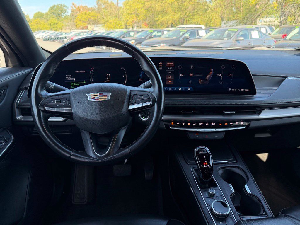 Used 2025 Cadillac XT4 Premium Luxury FWD image 19