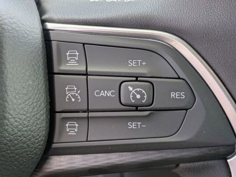 New 2025 Jeep Grand Cherokee Laredo w/ Luxury Tech Group I AWD/4WD image 18