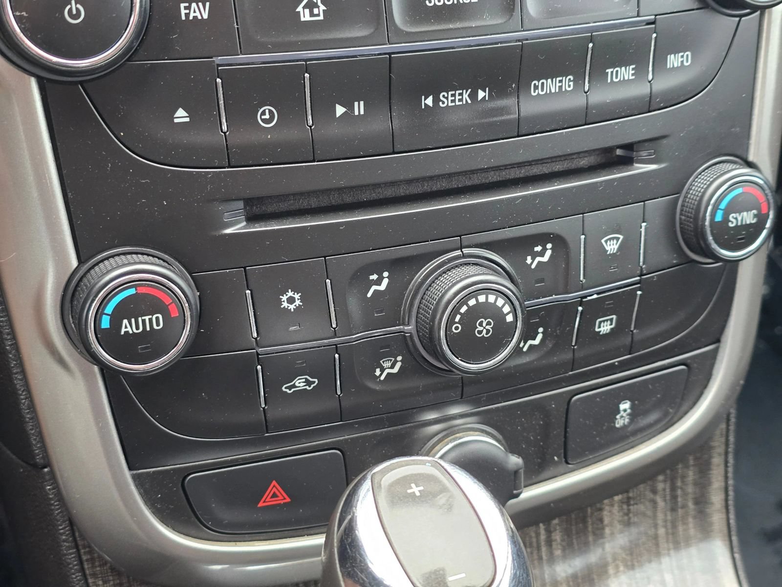 Used 2015 Chevrolet Malibu LT FWD image 29