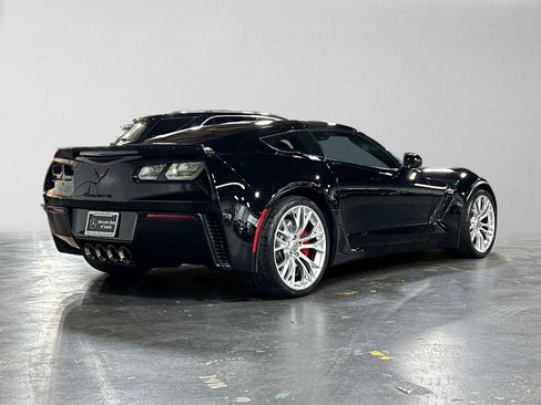 Used 2015 Chevrolet Corvette Z06 w/ 3LZ Preferred Equipment Group RWD image 3