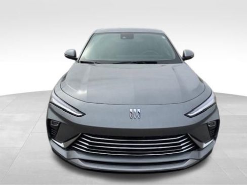 Used 2024 Buick Envista Preferred w/ Convenience II Package image 3