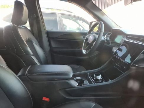 Used 2025 Jeep Grand Cherokee L Altitude AWD/4WD image 19