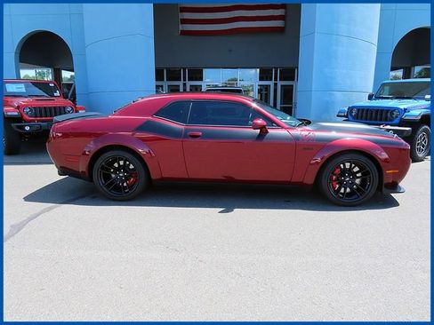Used 2022 Dodge Challenger R/T Scat Pack RWD image 2