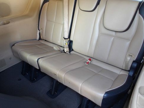 Used 2017 Kia Sedona LX w/ LX Essentials Premium Package image 7