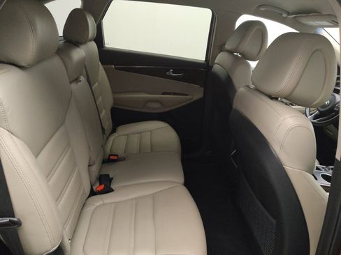 Used 2016 Kia Sorento EX image 19