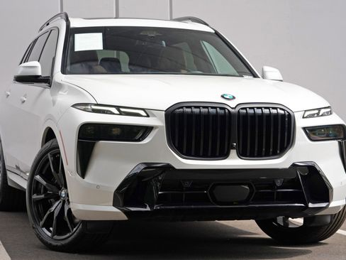 Used 2023 BMW X7 xDrive40i w/ Executive Package AWD/4WD image 4
