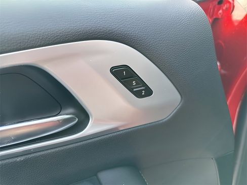 New 2026 Chrysler Pacifica Limited w/ Uconnect Theater Family Group image 28