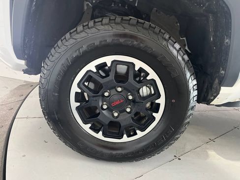 Used 2025 Toyota Tacoma TRD Off-Road AWD/4WD image 13