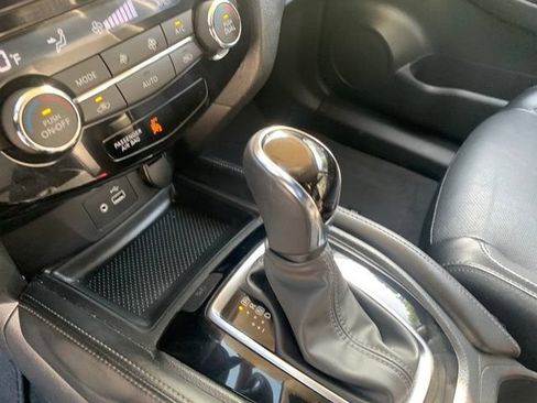 Used 2018 Nissan Rogue SL AWD/4WD image 28