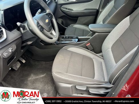 Used 2025 Chevrolet TrailBlazer LT AWD/4WD image 17
